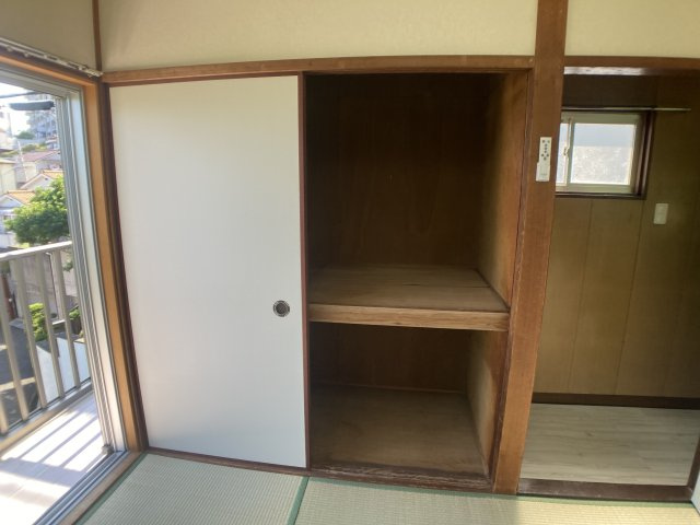 東垂水町貸家の収納|収納箇所も各部屋に完備しています