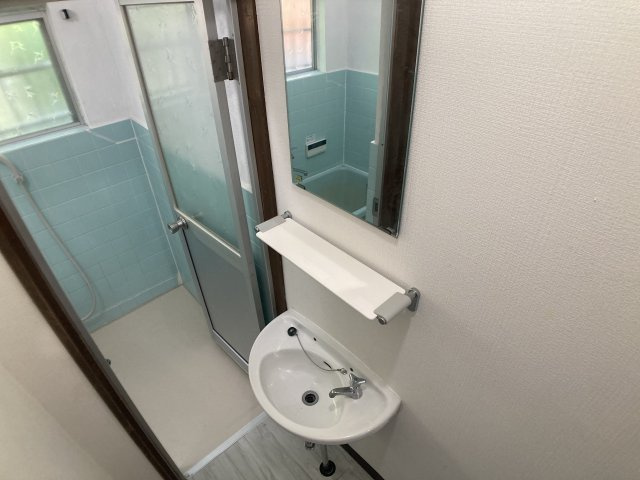 東垂水町貸家の洗面所|可愛いミニ洗面台