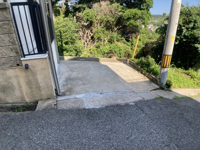 東垂水町貸家の駐車場|軽自動車サイズの駐車場を完備してます