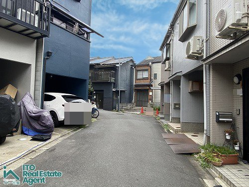大宮西野山町 中古戸建の前面道路含む現地写真