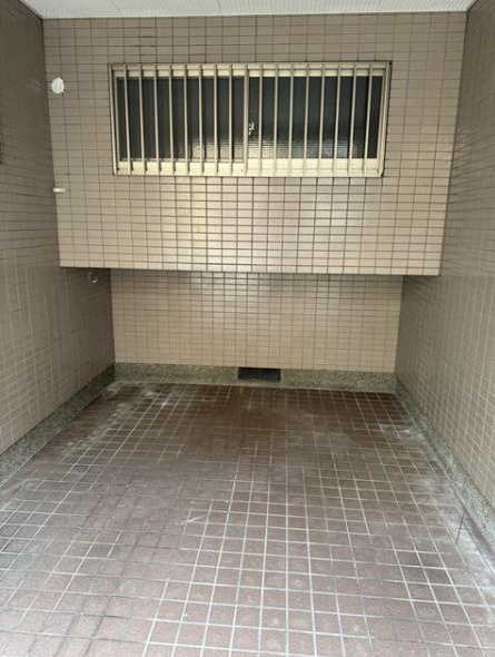 大宮西野山町 中古戸建の駐車場