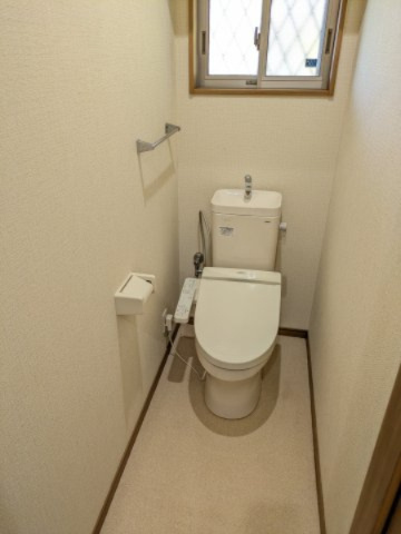 【トイレ】 | 大網白里市南今泉　中古戸建 | 1階