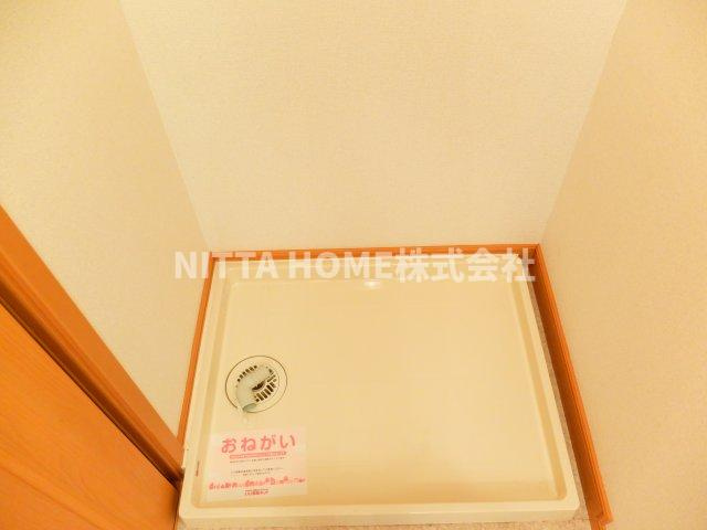 エテルノ・カーサの洗面所|室内洗濯機置き場も設置しています◆