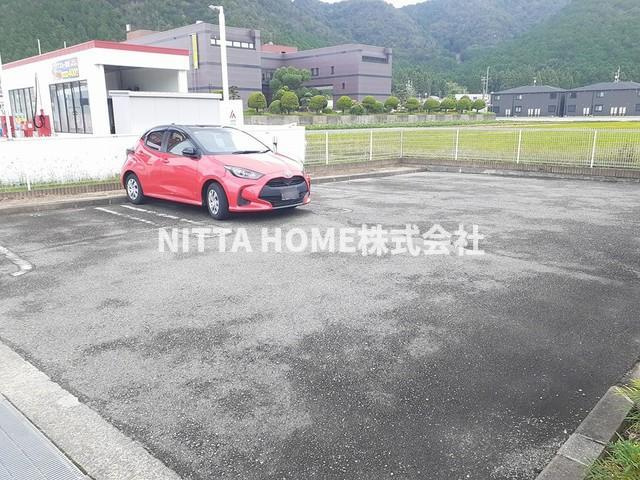 エテルノ・カーサの駐車場|敷地内に駐車場があります！