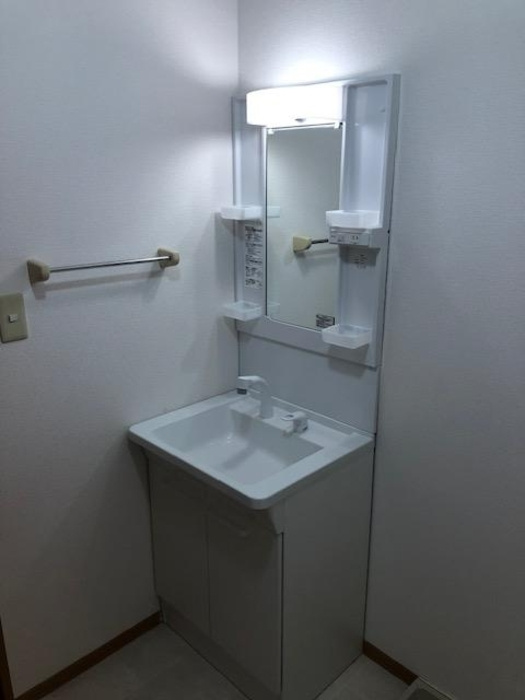 ヴィレッジ札場 A棟の独立洗面台|洗面所