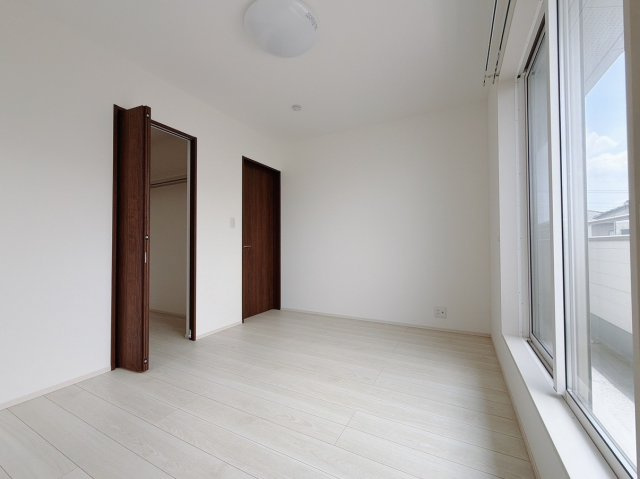 【中古戸建】伊勢崎市茂呂町2丁目の洋室|■2階洋室｜子供部屋のメリットは「自立心を養うことができる」「自分で整理整頓できるようになる」そして、お子様が成長した際には「プライバシーを確保できる」といい事だらけ♪