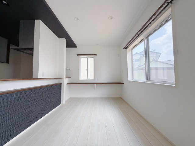 【中古戸建】伊勢崎市茂呂町2丁目のダイニング|■ダイニング｜【ダイニングなのに】お家にいるけどおしゃれなカフェに来ているような感覚になってしまうカフェカウンター☆
