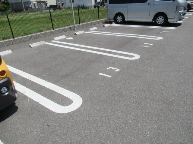 モアレ　オークラの駐車場
