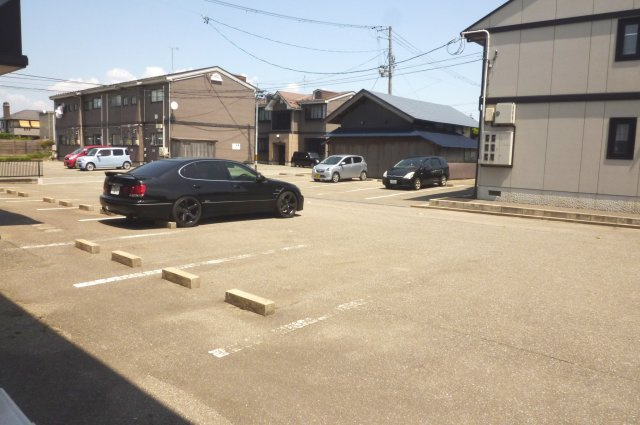 エミネンスＢの駐車場