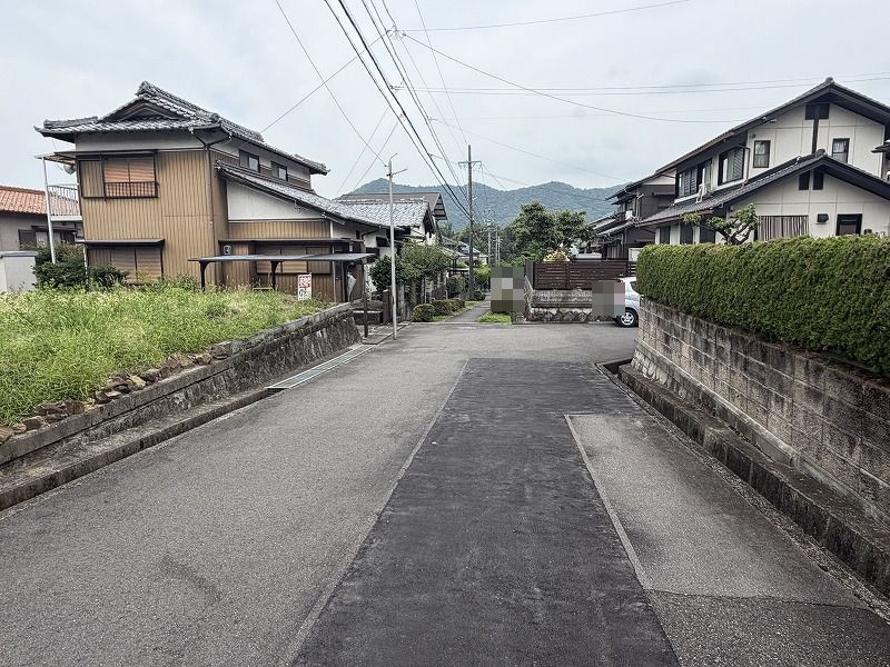 各務原市緑苑西4丁目の前面道路含む現地写真