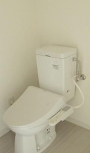 横浜市西区西戸部町３丁目のアパートのトイレ