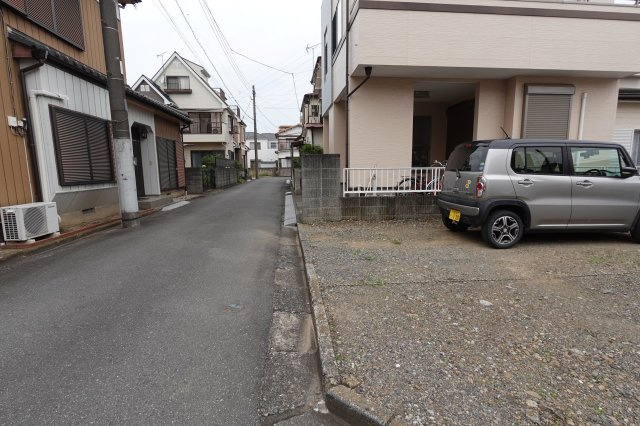川越市氷川町　建築条件なし　売地の前面道路含む現地写真