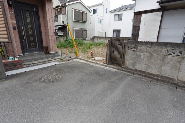 川越市氷川町　建築条件なし　売地の前面道路含む現地写真