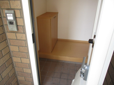 【玄関】 | ヒルズ上之屋 | 写真とは違うお部屋になります。