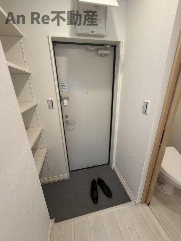 MELLAS鳩ヶ谷の玄関