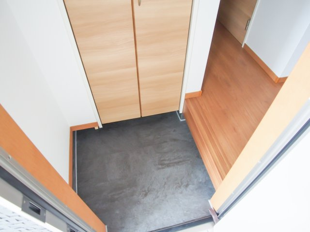 パルフラッツ王居殿の玄関