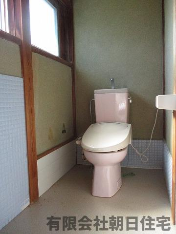 【トイレ】 | 奥谷町中古戸建 | 落ち着いた色調のトイレです