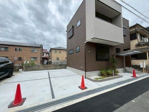 茨木市橋の内1丁目戸建の駐車場