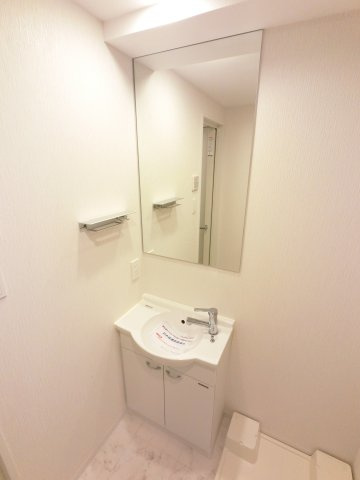 LIME RESIDENCE HIGASHINAKAYAMAの独立洗面台
