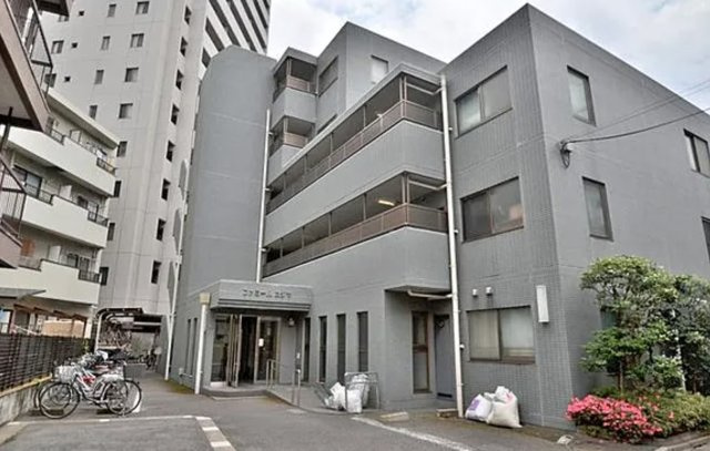 ファミールコジマの外観