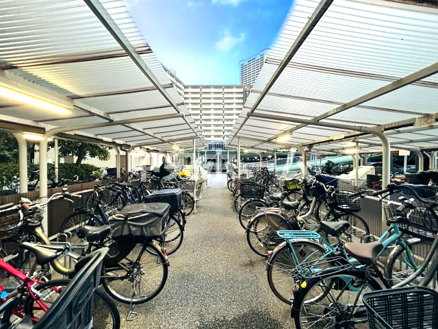 ファミール浜園の駐輪場|【自転車置き場】最新の空き状況や費用などの詳細は担当スタッフまでお問い合わせください。