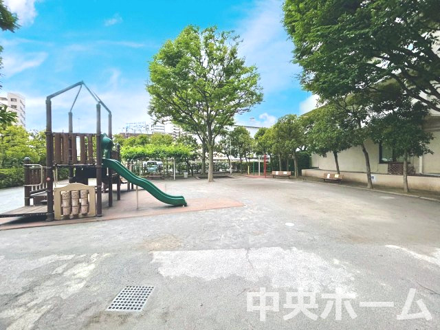 ファミール浜園の中庭|敷地内には緑が多く住環境良好です