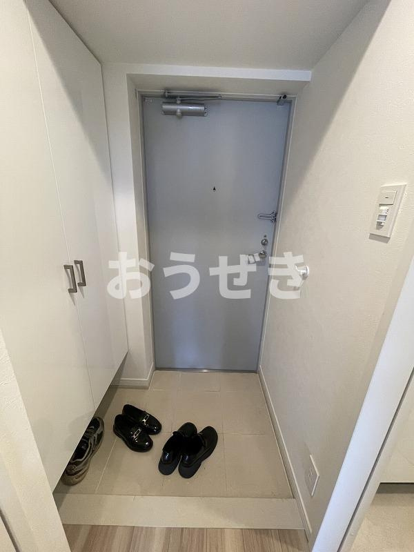 リヴシティ横濱関内弐番館の玄関