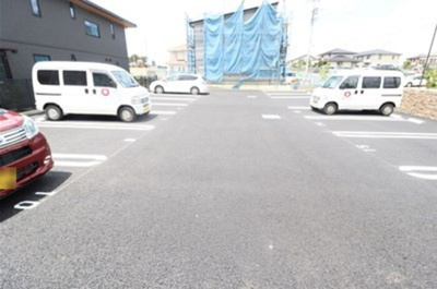 【駐車場】 | グランパルク B | 駐車場