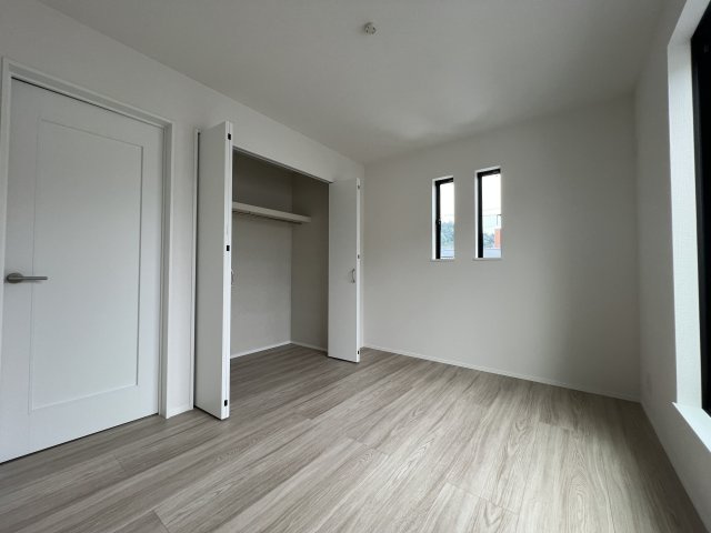 青梅市裏宿町　新築戸建全4棟の洋室|【洋室4】シンプルな間取りで、ベッドやデスクなど家具のレイアウトもしやすい洋室。