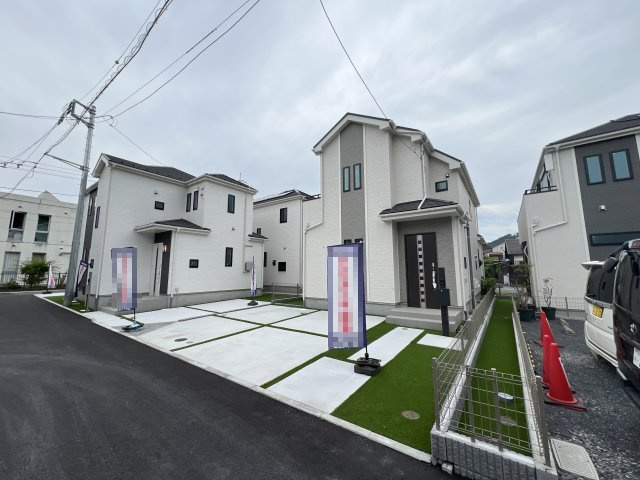 青梅市裏宿町　新築戸建全4棟の前面道路含む現地写真|現地外観