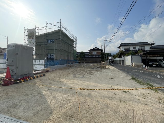 出雲市浜町第1　１号棟の前面道路含む現地写真