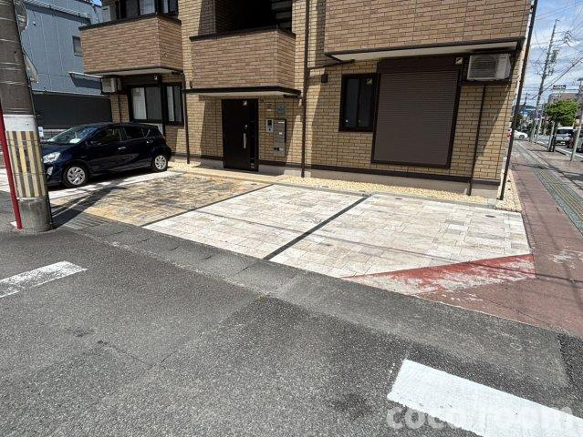 コートIの駐車場