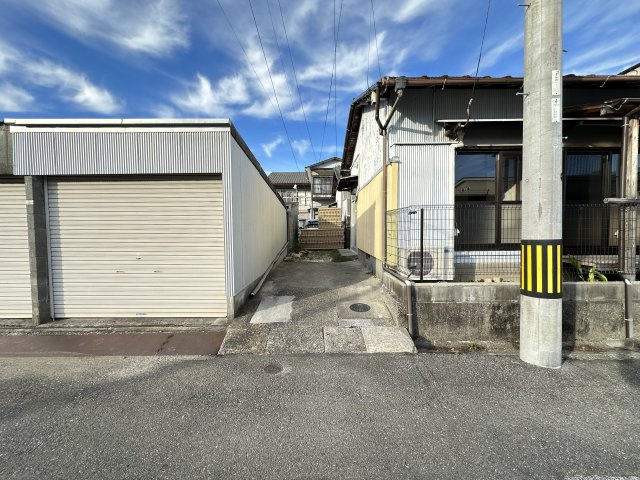 高知市天神町の一戸建ての駐車場