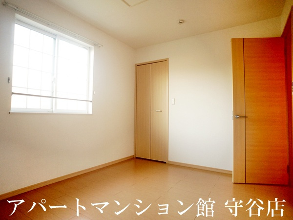 プラウドの寝室|類似です