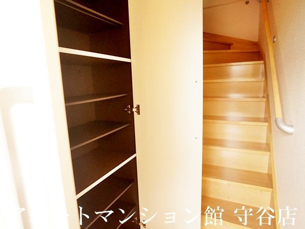 プラウドの玄関|反転です