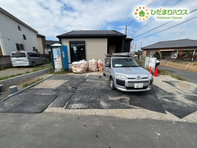 本庄市小島　新築一戸建て　グラファーレ　01の駐車場