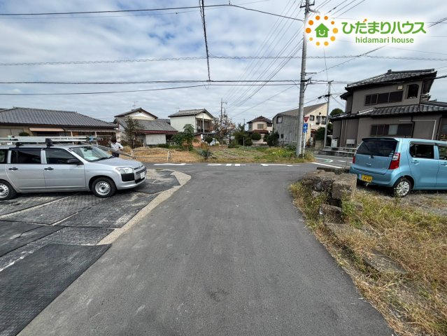 本庄市小島　新築一戸建て　グラファーレ　01の前面道路含む現地写真
