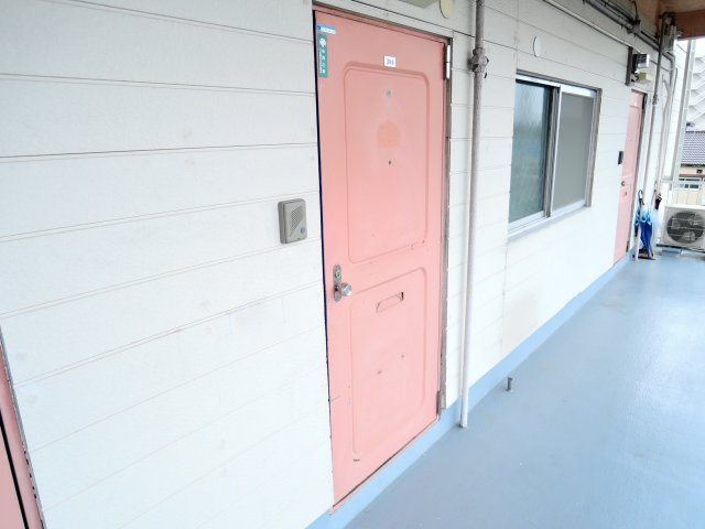 第一山下コーポの玄関