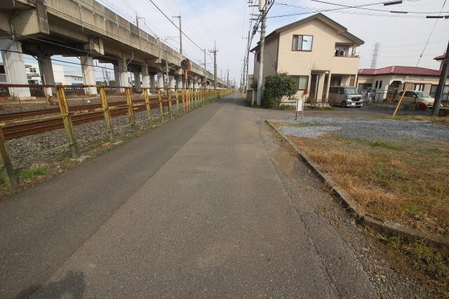 小山市粟宮の外観|北西側道路（2021年１１月撮影）