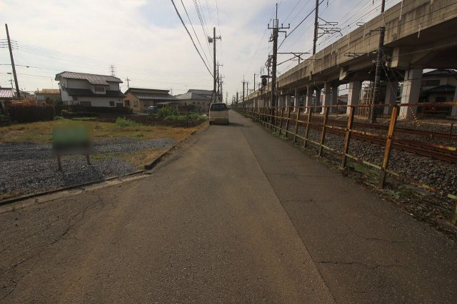 小山市粟宮の外観|北西側道路（2021年１１月撮影）