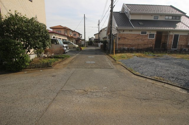 小山市粟宮の外観|北東側道路（2021年１１月撮影）