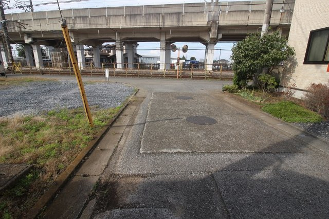 小山市粟宮の外観|北東側道路（2021年１１月撮影）