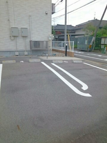 メゾンはなみずきの駐車場