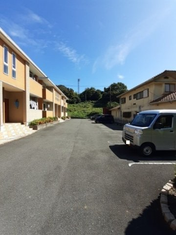 Ｅ’ｓ　Ｇａｒｄｅｎ　Ａの駐車場