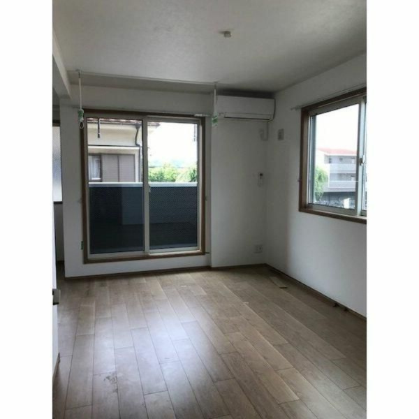青梅市河辺町４丁目のアパートの居間・リビング