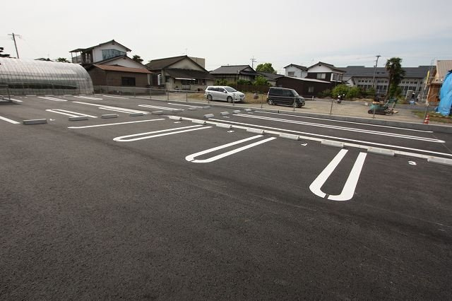 サニー　プレイスの駐車場
