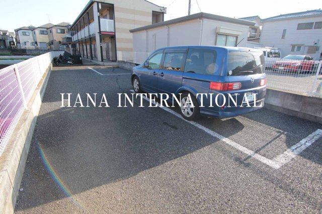 レオパレスメルベーユＮＳの駐車場