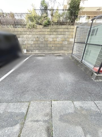 横浜市戸塚区品濃町の賃貸マンションの駐車場