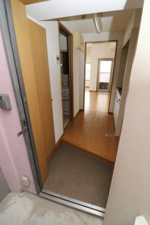 クレスト呉服町の玄関