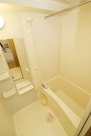 クレスト呉服町の浴室